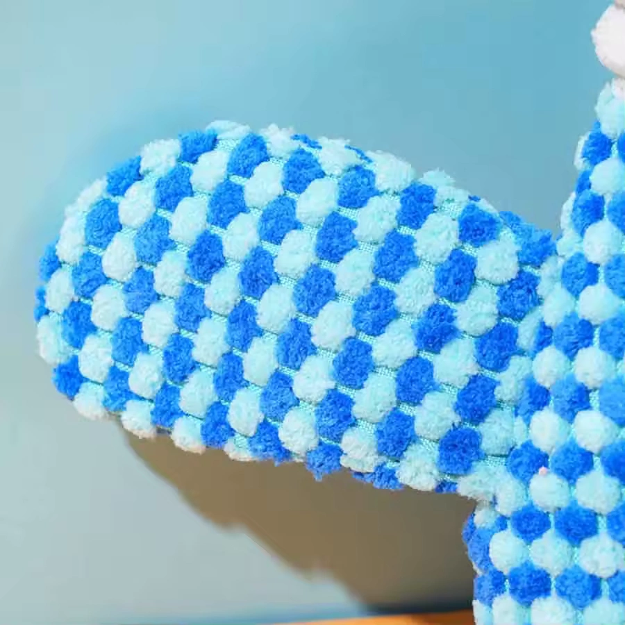 Cute toy dog chewing toy plush animal toy wild goose is suitable for small, medium and large dogs to clean their teeth.